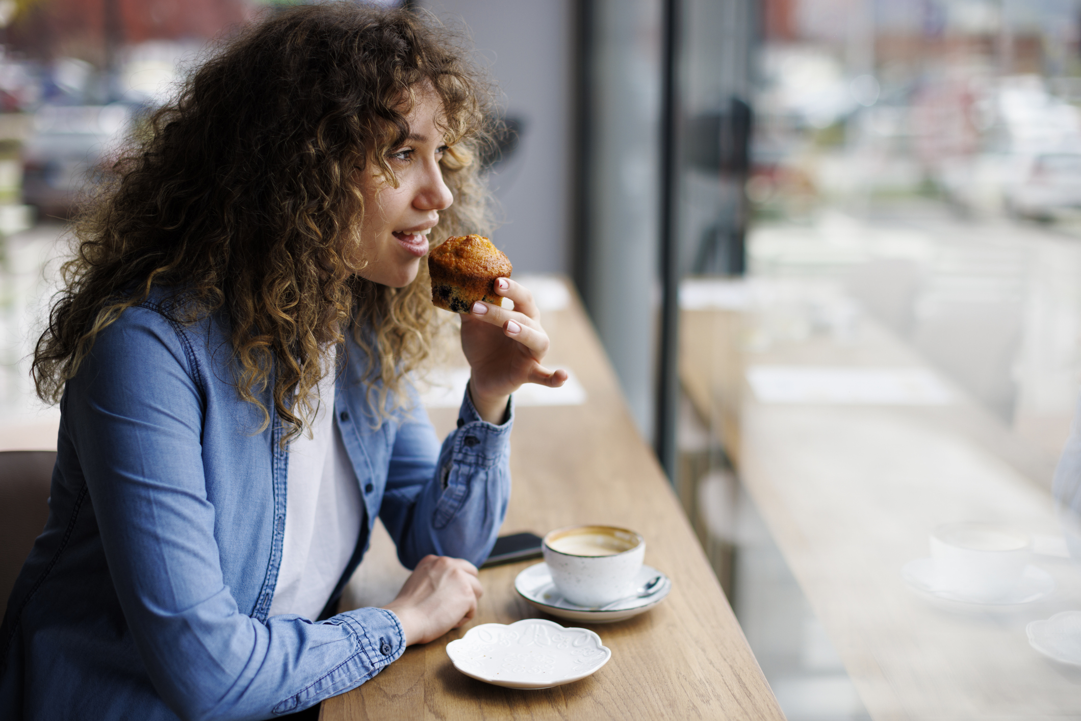 Young-woman-drinking-coffee
